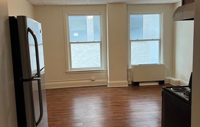 Studio, 1 bath, 224 sqft, $900, Unit 403