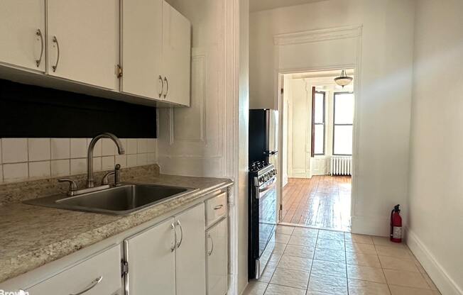 2 beds, 1 bath, $2,700, Unit 2