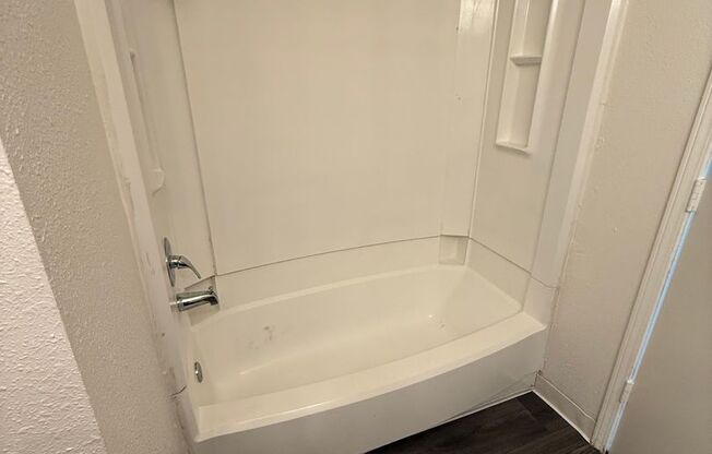 3 beds, 1.5 baths, 1,140 sqft, $1,199, Unit 405-102