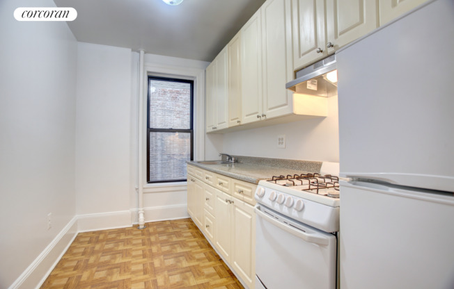 2 beds, 1 bath, $2,550, Unit 22