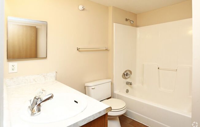2 beds, 1 bath, 795 sqft, $1,050, Unit 1-103