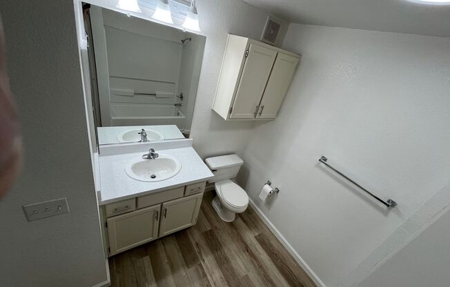 2 beds, 1 bath, 848 sqft, $1,900, Unit 2102