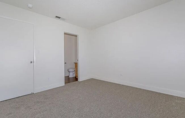 2 beds, 1.5 baths, 840 sqft, $1,420, Unit 14-209