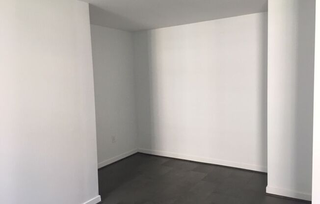2 beds, 1 bath, $1,899, Unit 521