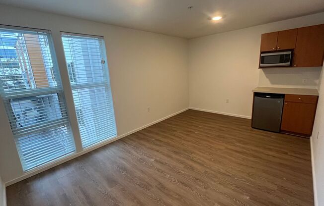 Studio, 1 bath, 176 sqft, $1,425, Unit 3316