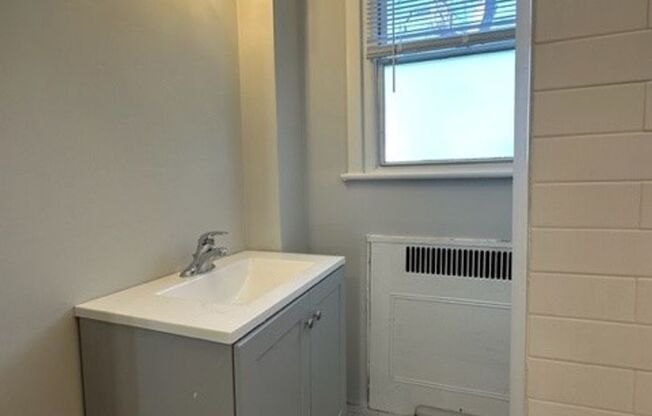 2 beds, 1 bath, $1,745, Unit C7