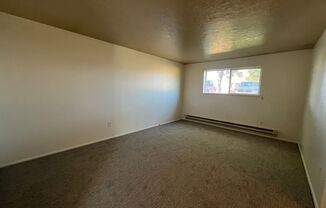 2 beds, 1 bath, $975, Unit 5105 Hawthorne # 12