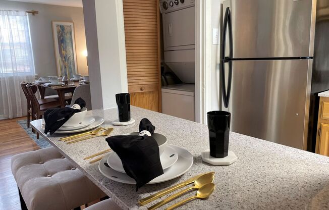 2 beds, 1 bath, 897 sqft, $2,335, Unit B-08