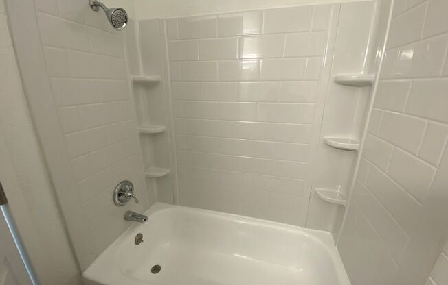 2 beds, 1.5 baths, 980 sqft, $1,200, Unit 6850-2