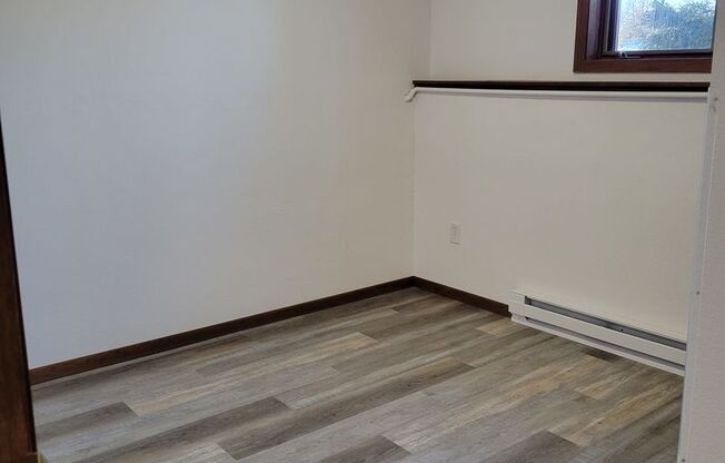 2 beds, 1 bath, $975