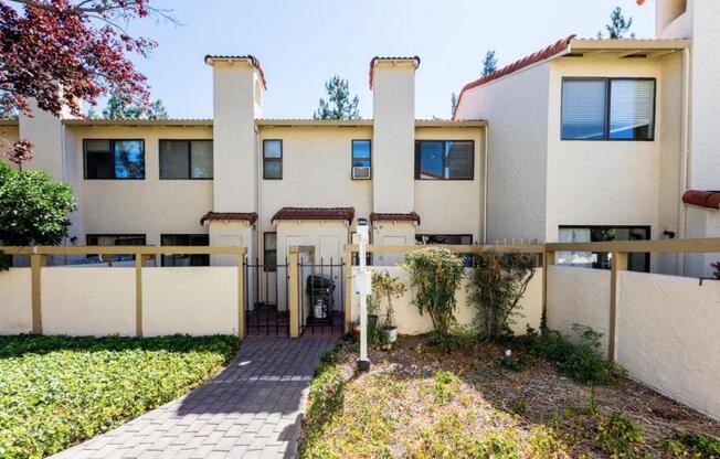 1642 BRANHAM LN