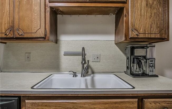 1 bed, 1 bath, $900, Unit #142