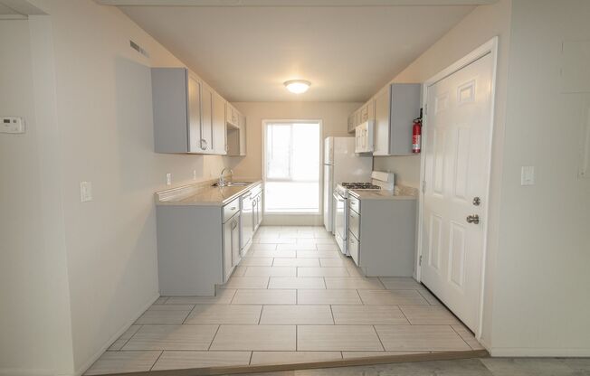 2 beds, 1 bath, 784 sqft, $1,100, Unit 1802 2W