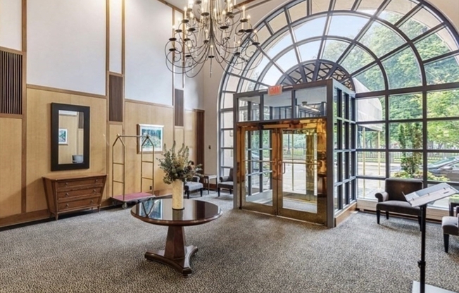 2 beds, 2 baths, 1,013 sqft, $4,800, Unit 404