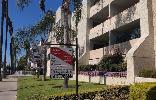 Chateau Lamont Apartments