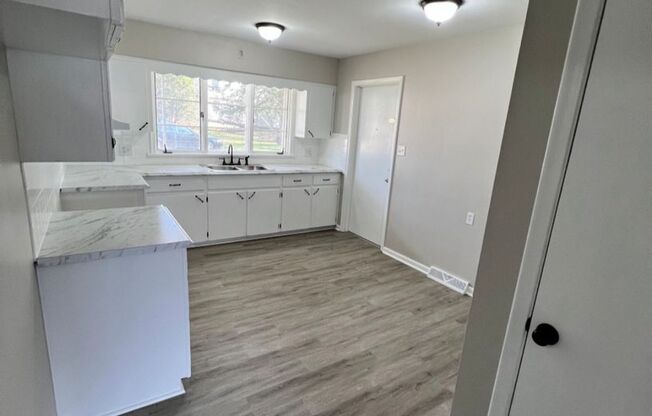 2 beds, 1 bath, 950 sqft, $900, Unit Apt 3