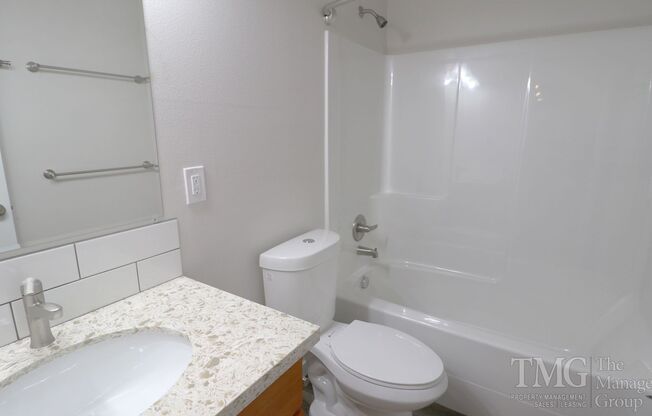 3 beds, 2 baths, $2,295, Unit 15016