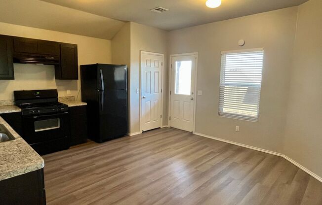 Great 3 Bed, 2 Bath In Yukon Schools!! New Flooring Throughout!!