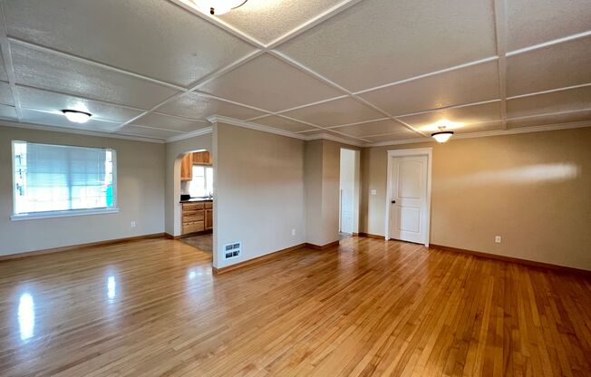 2 beds, 1 bath, $1,595, Unit Unit C-20