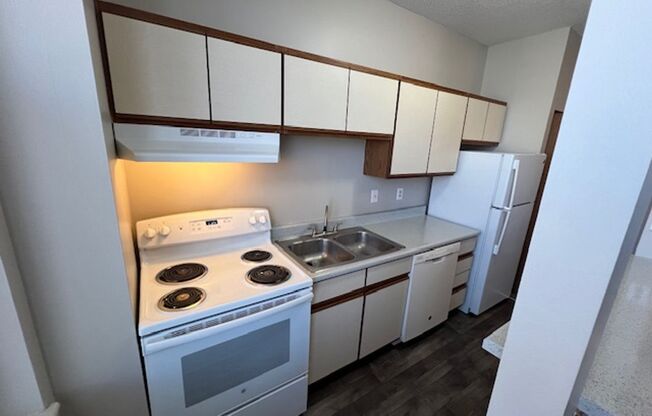 1 bed, 1 bath, 700 sqft, $825, Unit 607