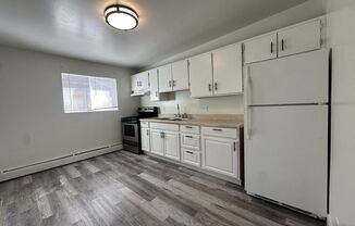 3 beds, 1 bath, $2,250, Unit 1733-4