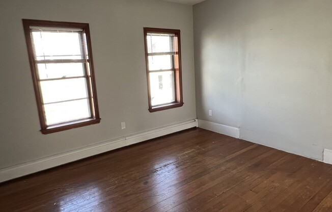 3 beds, 1 bath, 1,100 sqft, $3,000, Unit 3