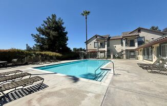 Spacious 2 Bedroom Condo in Sabre Springs! Community with Tons of Ammenities!