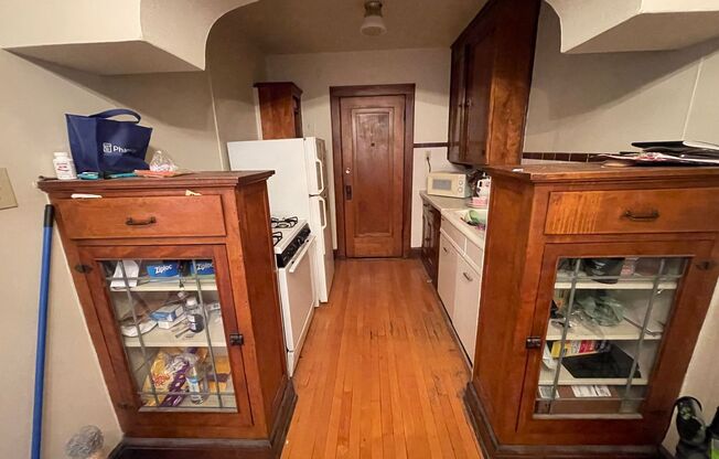Studio, 1 bath, $895, Unit 24