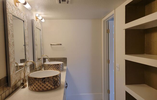 1 bed, 1 bath, $1,400, Unit # 2023