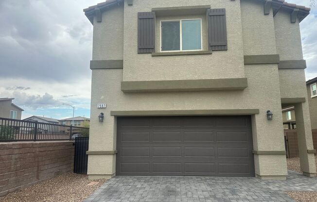 NW!! Gated!! Built 2023!!!! Corner Lot!! Low Maintenance Desert Landscape Front!! Patio & Synthetic Grass in Back!! Pet Friendly!!