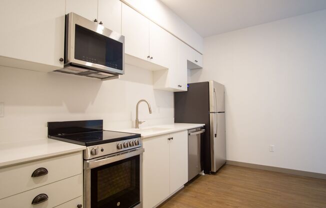 Studio, 1 bath, 326 sqft, $1,175, Unit 204
