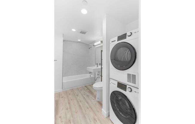 Studio, 1 bath, 384 sqft, $1,680