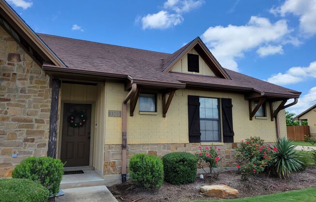 College Station - 3 bedrooms / 3 Baths Townhome in the Barracks!