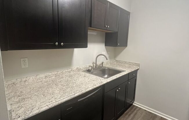 1 bed, 1 bath, 646 sqft, $870, Unit 356E