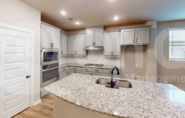 5521 CAPILANO CT