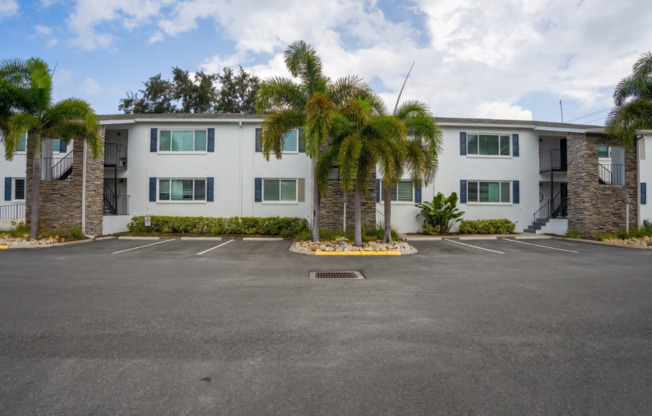 2 beds, 1 bath, 889 sqft, $1,699, Unit 10-5215