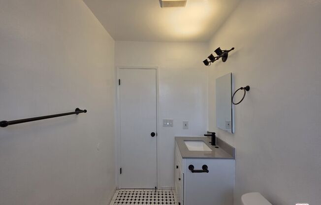 4822 Mascot St.