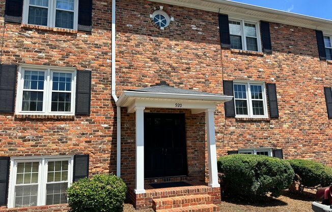 Lovely Two Bedroom Condo in Cotswold!