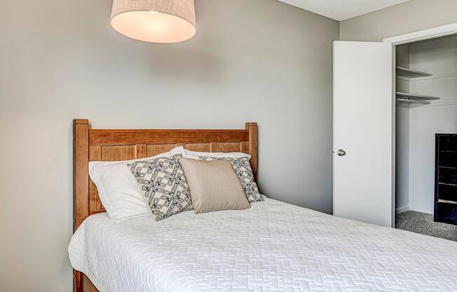 2 beds, 1 bath, 860 sqft, $1,154