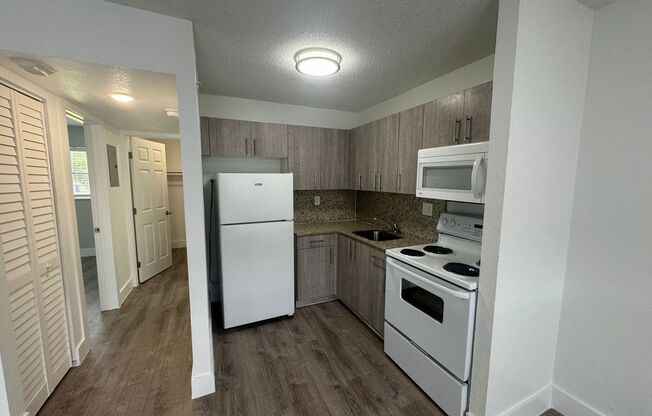 1 bed, 1 bath, 700 sqft, $1,595, Unit F107