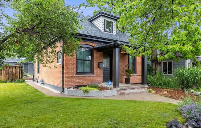 Charming 2BR House in Denver