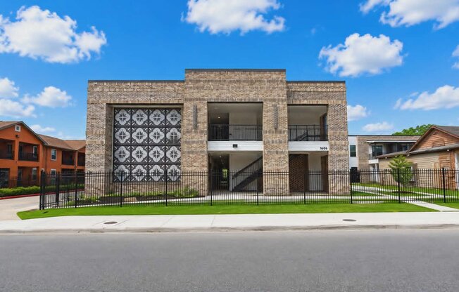 1606 EL PASO ST