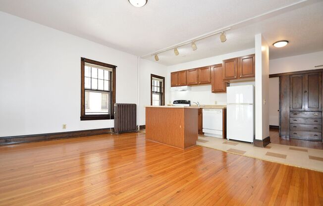 1 bed, 1 bath, 420 sqft, $945, Unit 7 - 06