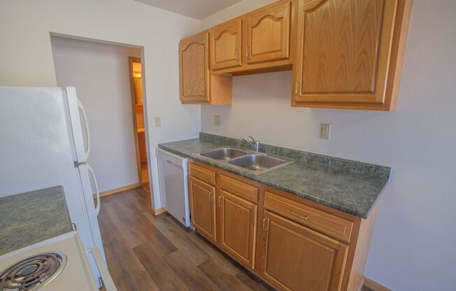 2 beds, 1 bath, 936 sqft, $850, Unit 2521-201