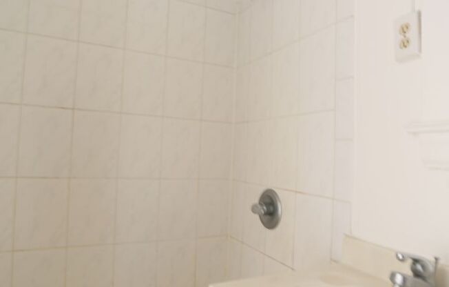 1 bed, 1 bath, $2,695, Unit #305