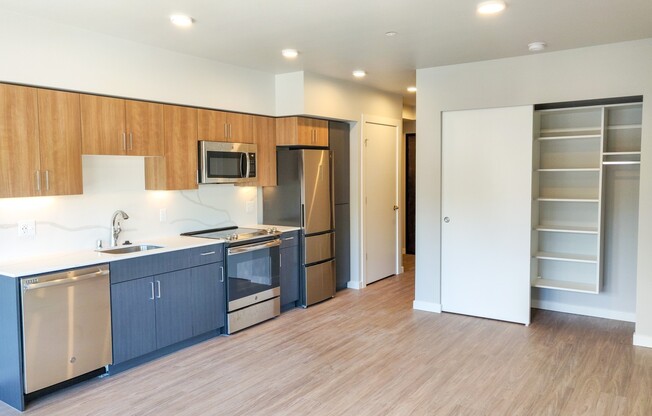 Studio, 1 bath, 460 sqft, $1,695, Unit 307