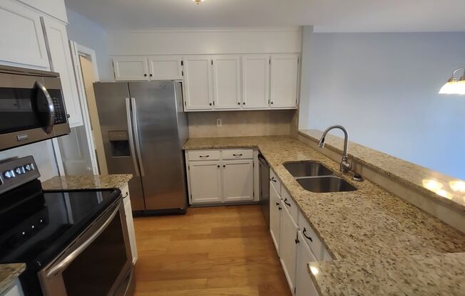 2BD/1BA Condo located in Lakeshore Village!
