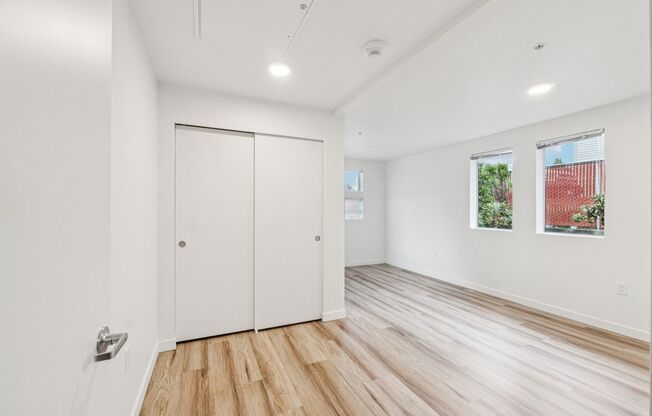 2 beds, 1 bath, 913 sqft, $2,495, Unit 135