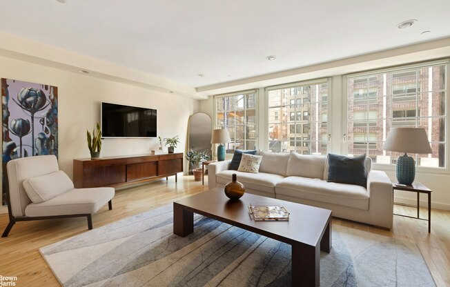111 W 28 ST