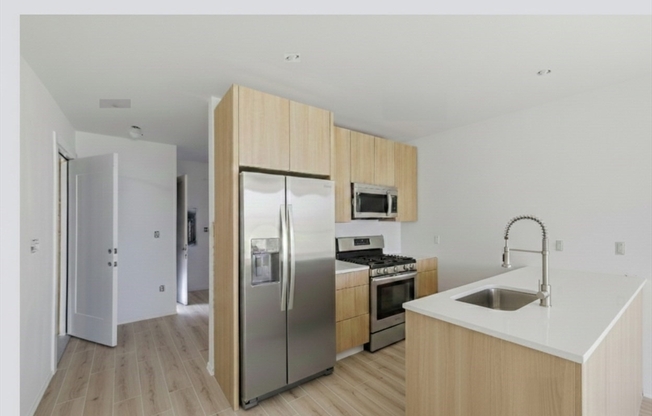 3 beds, 2 baths, 1,046 sqft, $6,750, Unit 501